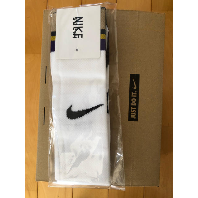 sacai(サカイ)のsacai × NIKE ソックス サカイ ナイキ ホワイト 23-25 cm レディースのレッグウェア(ソックス)の商品写真