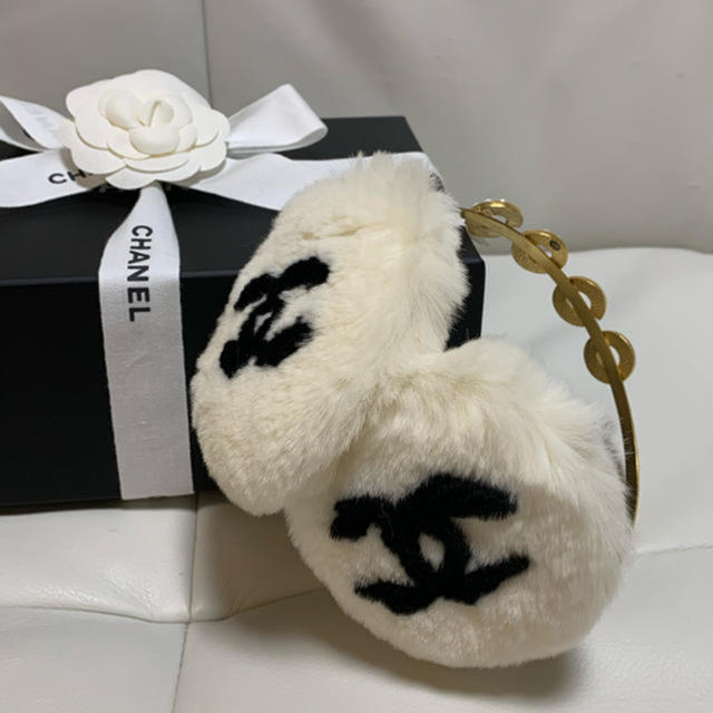 CHANEL(シャネル)のモモちゃん様ご専用　♡ 新品未使用！CHANEL イヤーマフ　 レディースのファッション小物(イヤーマフ)の商品写真