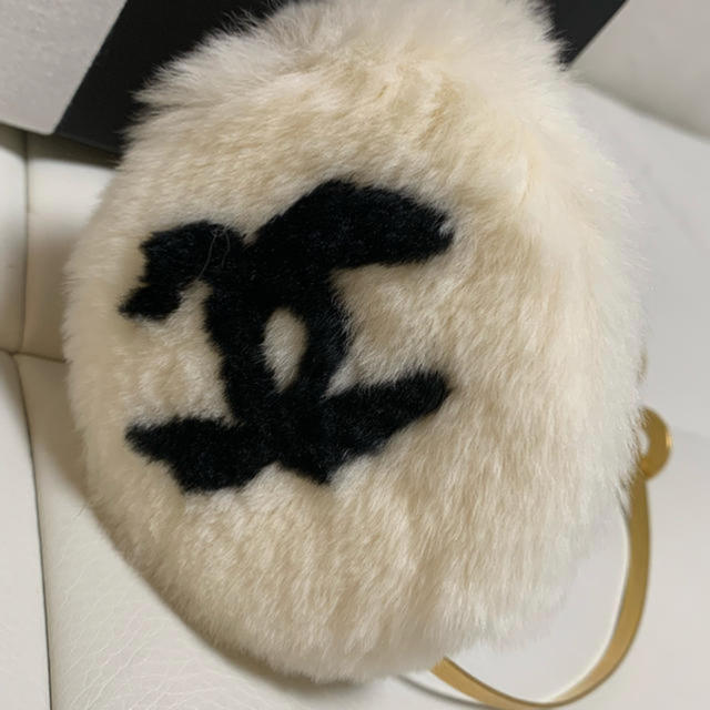 CHANEL(シャネル)のモモちゃん様ご専用　♡ 新品未使用！CHANEL イヤーマフ　 レディースのファッション小物(イヤーマフ)の商品写真