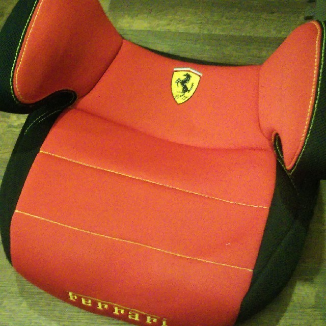 Ferrari(フェラーリ)のFerrari チャイルドシート(^o^) キッズ/ベビー/マタニティの外出/移動用品(自動車用チャイルドシート本体)の商品写真