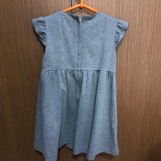 familiar(ファミリア)のファミリア グレー ワンピース 定番 100サイズ キッズ/ベビー/マタニティのキッズ服女の子用(90cm~)(ワンピース)の商品写真