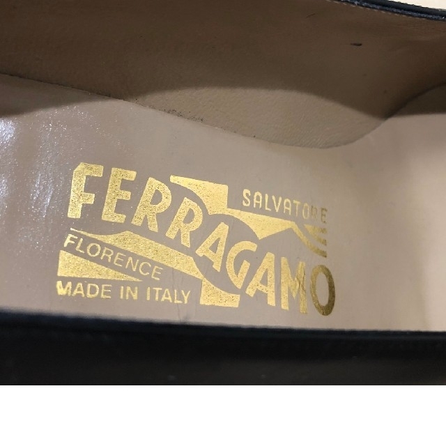 Ferragamo(フェラガモ)のフェラガモ  CERMANA ヴァラ パンプス 23.5cm レディースの靴/シューズ(ハイヒール/パンプス)の商品写真