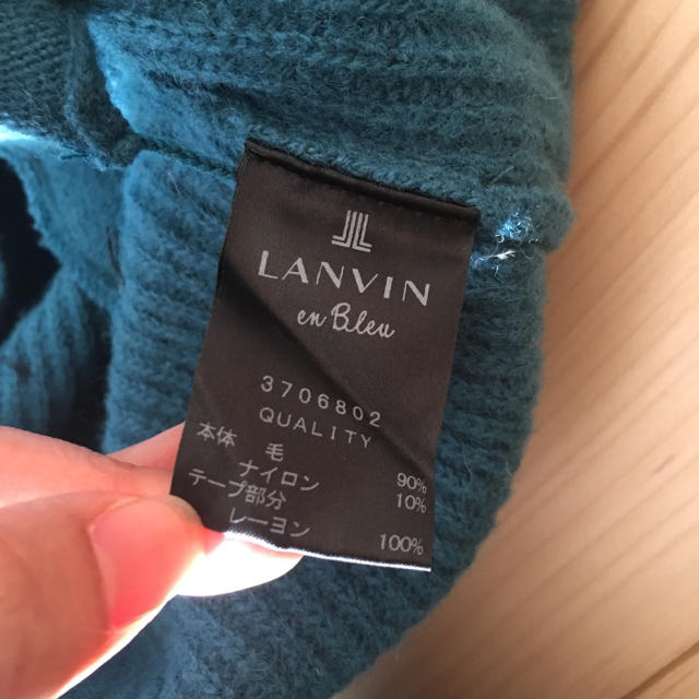 LANVIN en Bleu(ランバンオンブルー)のバックロゴカーディガン グリーン☆LANVIN en Bleu レディースのトップス(カーディガン)の商品写真