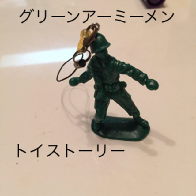 グリーンアーミーメン イヤホンジャク スマホ/家電/カメラのスマホアクセサリー(ストラップ/イヤホンジャック)の商品写真