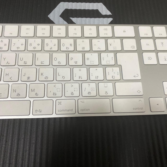 Apple(アップル)のMagic Keyboard（テンキー付き）- 日本語（JIS） - シルバー スマホ/家電/カメラのPC/タブレット(PC周辺機器)の商品写真