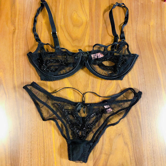 新品☆高級ブランドAgent Provocateur ブラ&ショーツセット/黒 レディースの下着/アンダーウェア(ブラ&ショーツセット)の商品写真