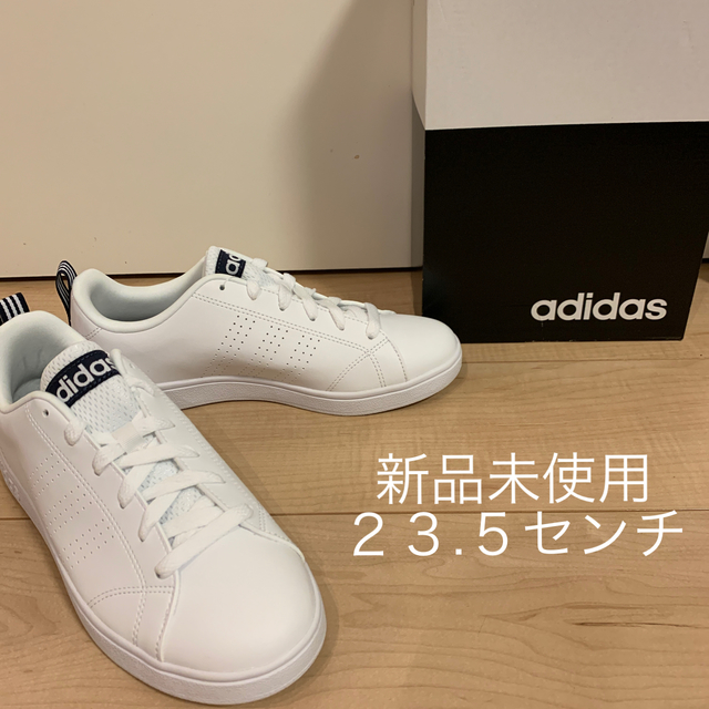 adidas(アディダス)のadidas  VALCLEAN2 23.5 新品未使用 レディースの靴/シューズ(スニーカー)の商品写真