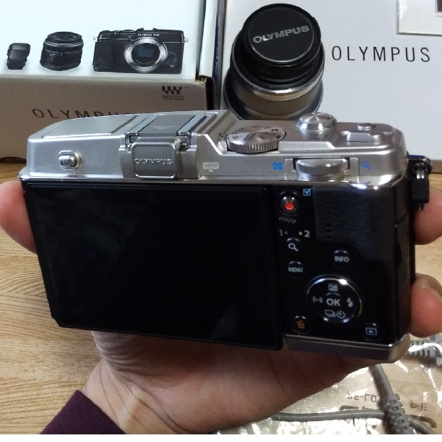 OLYMPUS(オリンパス)のe-p5　本体のみ スマホ/家電/カメラのカメラ(ミラーレス一眼)の商品写真