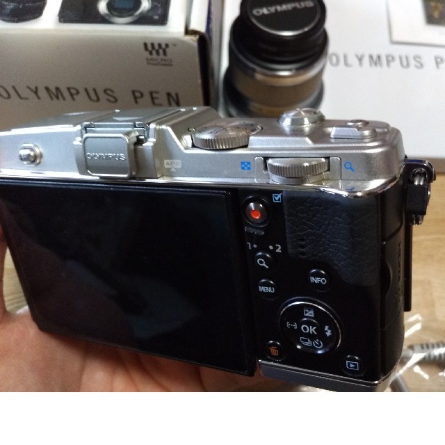 OLYMPUS(オリンパス)のe-p5　本体のみ スマホ/家電/カメラのカメラ(ミラーレス一眼)の商品写真