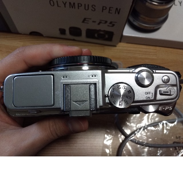 OLYMPUS(オリンパス)のe-p5　本体のみ スマホ/家電/カメラのカメラ(ミラーレス一眼)の商品写真