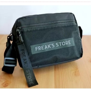 フリークスストア(FREAK'S STORE)の未使用　FREAK’S STORE　ロゴチャーム付き ショルダーバッグ

(ショルダーバッグ)