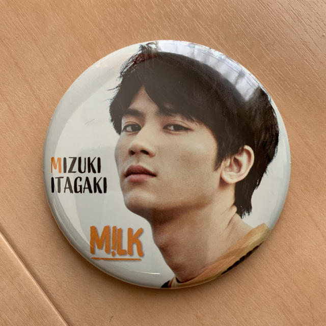 MILK(ミルク)のM!LK 板垣瑞生 缶バッジ エンタメ/ホビーのタレントグッズ(アイドルグッズ)の商品写真