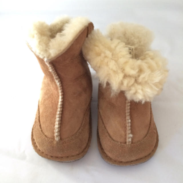 UGG(アグ)のUGG kids サイズS キッズ/ベビー/マタニティのベビー靴/シューズ(~14cm)(ブーツ)の商品写真