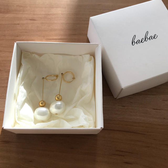 UNITED ARROWS(ユナイテッドアローズ)のbaebae パールスイングイヤリング レディースのアクセサリー(イヤリング)の商品写真