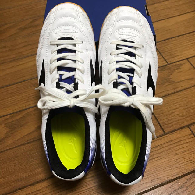 MIZUNO(ミズノ)のミズノ　フットサルシューズ　24cm スポーツ/アウトドアのサッカー/フットサル(シューズ)の商品写真