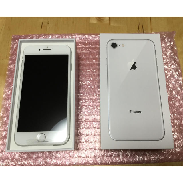 ソフトバンク色新品未使用 iPhone8 64GB シルバー simフリー 利用制限○