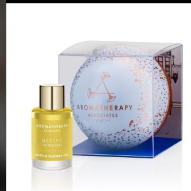 AROMATHERAPY ASSOCIATES(アロマセラピーアソシエイツ)のクリスマス限定　アロマセラピーアソシエイツのモーニング4個セット最終値下 コスメ/美容のボディケア(入浴剤/バスソルト)の商品写真