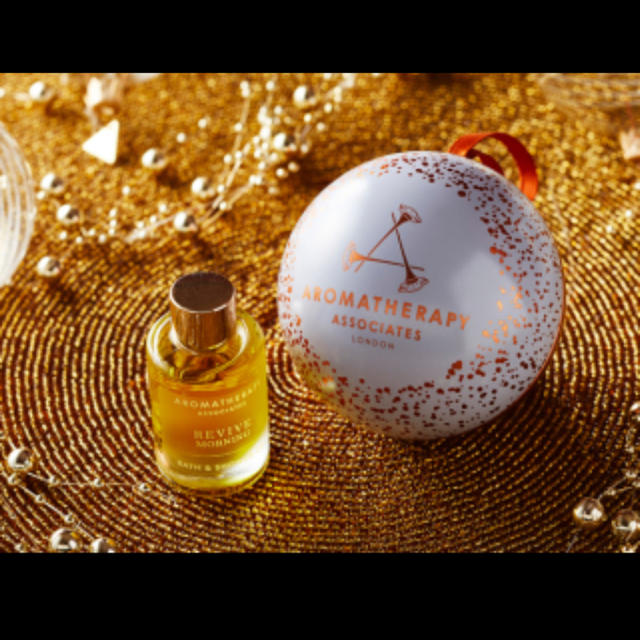 AROMATHERAPY ASSOCIATES(アロマセラピーアソシエイツ)のクリスマス限定　アロマセラピーアソシエイツのモーニング4個セット最終値下 コスメ/美容のボディケア(入浴剤/バスソルト)の商品写真