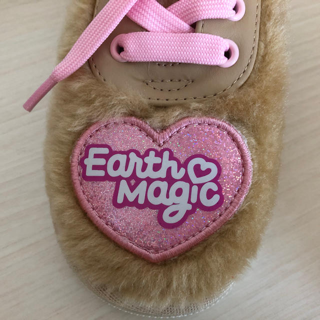 EARTHMAGIC(アースマジック)の新品❗️アースマジック♡スニーカー　16センチ キッズ/ベビー/マタニティのキッズ靴/シューズ(15cm~)(スニーカー)の商品写真