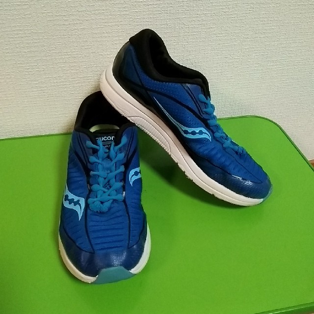 SAUCONY(サッカニー)のSAUCONY KINVARA10　kids　スポーツシューズ キッズ/ベビー/マタニティのキッズ靴/シューズ(15cm~)(スニーカー)の商品写真