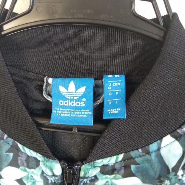 adidas(アディダス)のadidasパーカー レディースのトップス(パーカー)の商品写真