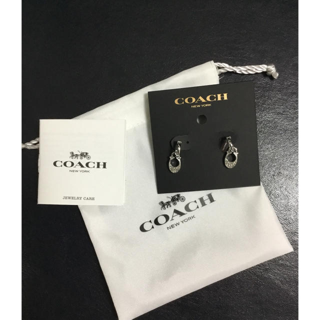 COACH(コーチ)の新品　COACH シルバー　ピアス レディースのアクセサリー(ピアス)の商品写真