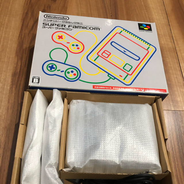 任天堂(ニンテンドウ)のスーパーファミコンミニ エンタメ/ホビーのゲームソフト/ゲーム機本体(家庭用ゲーム機本体)の商品写真