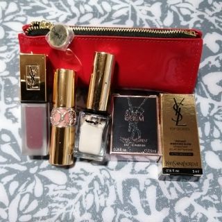 イヴサンローランボーテ(Yves Saint Laurent Beaute)のみたらしさん専用  サンローラン　ブラックオピウム　ポーチセット　おまけ付き(香水(女性用))