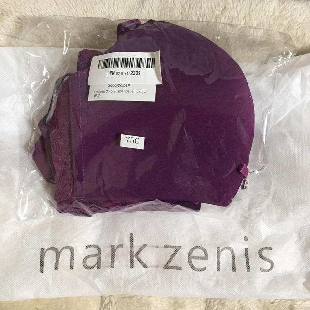mark zenis ブラジャー 新品未使用 レディースの下着/アンダーウェア(ブラ&ショーツセット)の商品写真