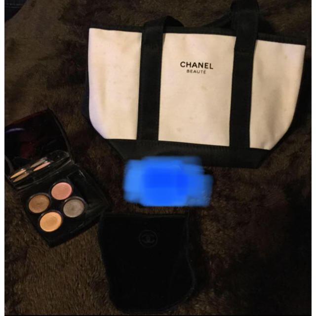 CHANEL(シャネル)のシャネル  ミニトートバッグとアイシャドーセット レディースのバッグ(トートバッグ)の商品写真