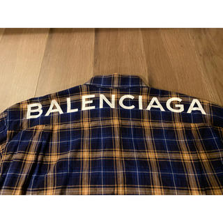 バレンシアガBALENCIAGA背中ロゴ入りチェックシャツブルー美37