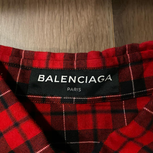 バレンシアガBALENCIAGA赤チェックシャツ37美トリプルS背中ロゴ入り