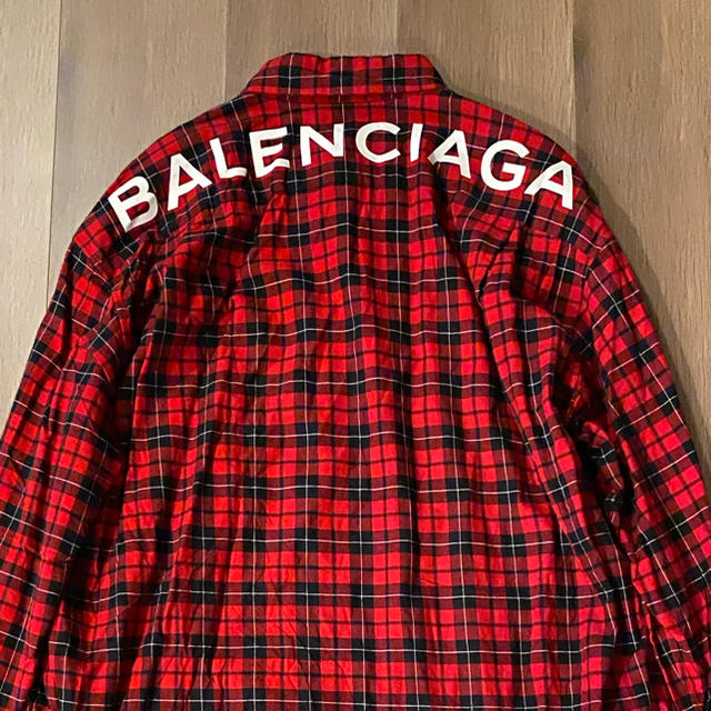 バレンシアガBALENCIAGA赤チェックシャツ37美トリプルS背中ロゴ入り