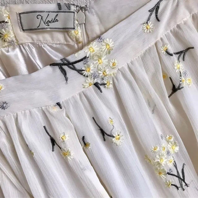 Noela(ノエラ)のノエラ　刺繍　楊柳 シフォン フレアスカート 白 黄 花柄　S M レディースのスカート(ロングスカート)の商品写真
