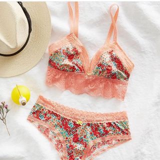 アメリカンイーグル(American Eagle)のaerie ブラトップ　ブラレット　ジムウェア　レース　値下げ　花柄　ピンク(ブラ)