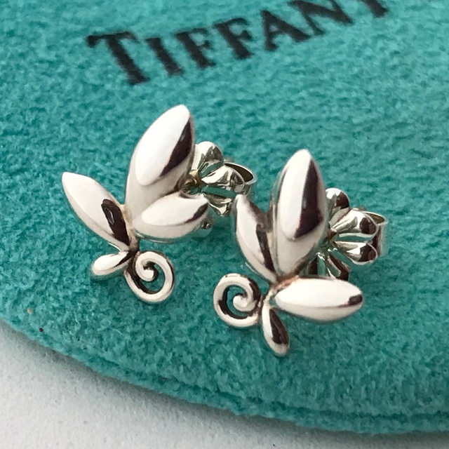 TIFFANYオリーブリーフピアス