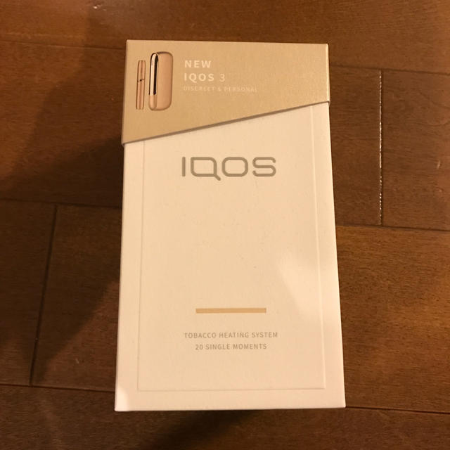 IQOS(アイコス)の値下　新品未使用　IQOS3 ブリリアントゴールド メンズのファッション小物(タバコグッズ)の商品写真