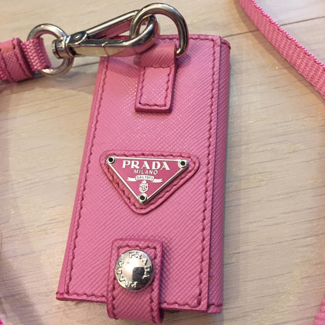 PRADA(プラダ)の正規品！新品！PRADA ipodケース スマホ/家電/カメラのスマホアクセサリー(モバイルケース/カバー)の商品写真