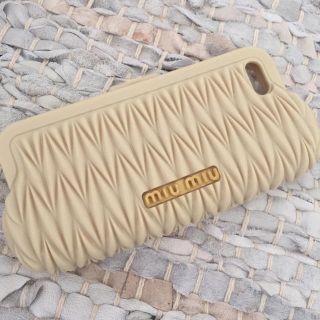 ミュウミュウ(miumiu)の5sケースmiumiu(モバイルケース/カバー)