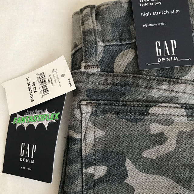 GAP Kids(ギャップキッズ)のgap 迷彩柄デニムパンツ キッズ/ベビー/マタニティのキッズ服男の子用(90cm~)(パンツ/スパッツ)の商品写真