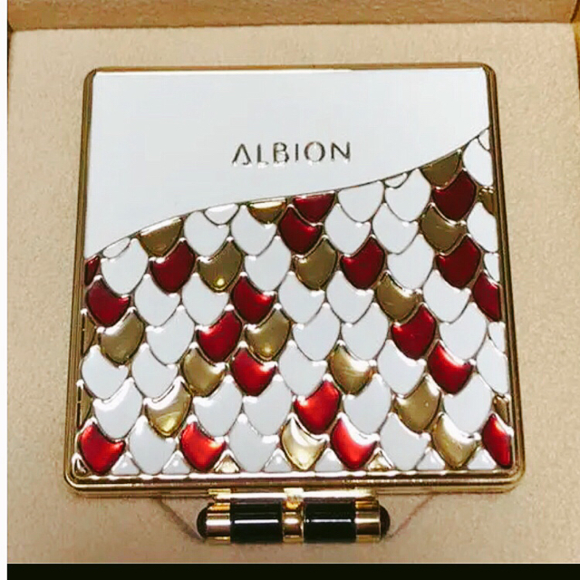 ALBION(アルビオン)の【新品】ALBION×BVLGARI  レガァーメ（おしろい） コスメ/美容のベースメイク/化粧品(フェイスパウダー)の商品写真