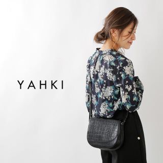 ヤーキ(YAHKI)のYAHKIヤーキ本革クロコ型押しショルダーバッグ(ショルダーバッグ)