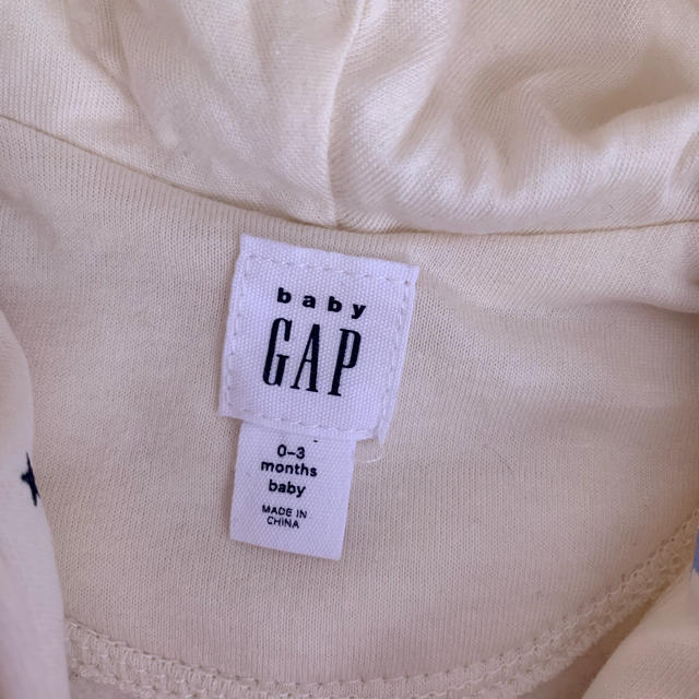 babyGAP(ベビーギャップ)の星柄パーカー 新品未使用 キッズ/ベビー/マタニティのベビー服(~85cm)(カーディガン/ボレロ)の商品写真