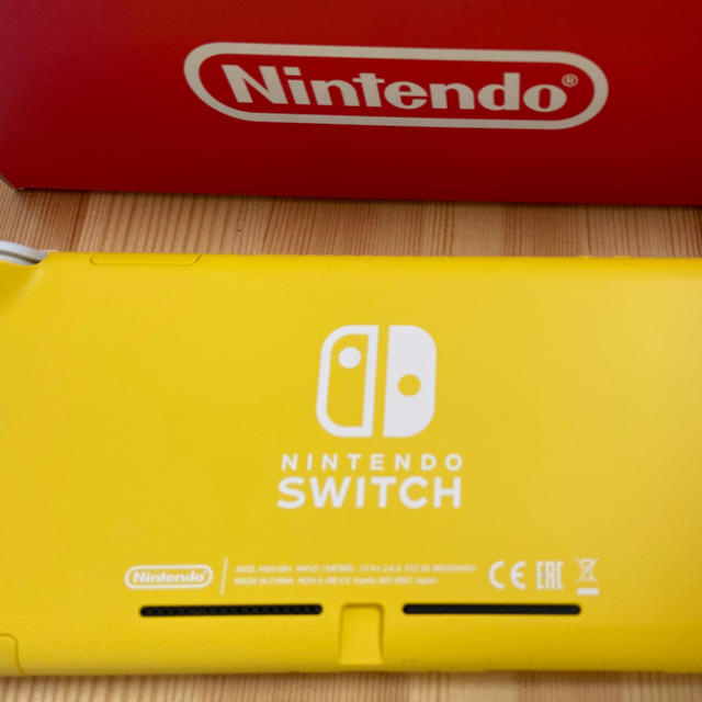 Nintendo Switch Lite イエロー美品 エンタメ/ホビーのゲームソフト/ゲーム機本体(家庭用ゲーム機本体)の商品写真