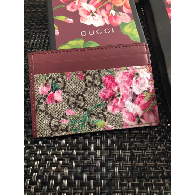 Gucci(グッチ)のGUCCI フラワー パスケース レディースのファッション小物(名刺入れ/定期入れ)の商品写真