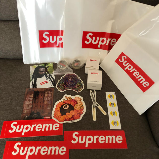 SUPREME ノベルティー 【 ステッカー\u0026トランプ 】