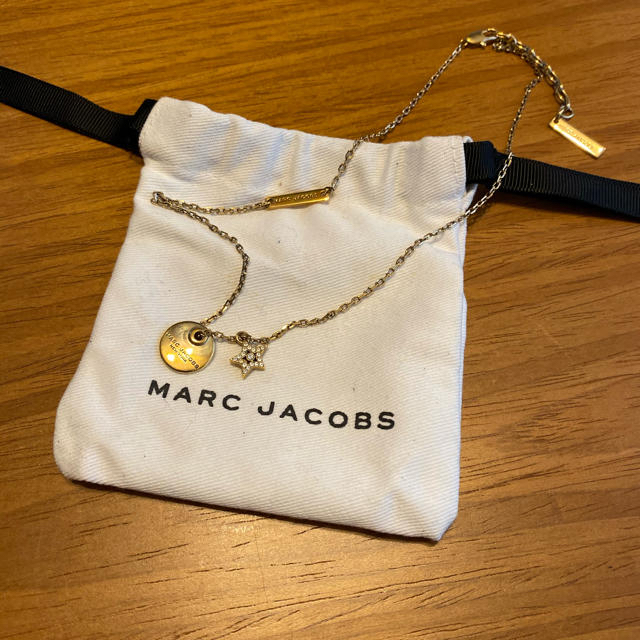 MARC JACOBS(マークジェイコブス)のマークジェイコブスネックレス　ロゴ&スターチャーム レディースのアクセサリー(ネックレス)の商品写真