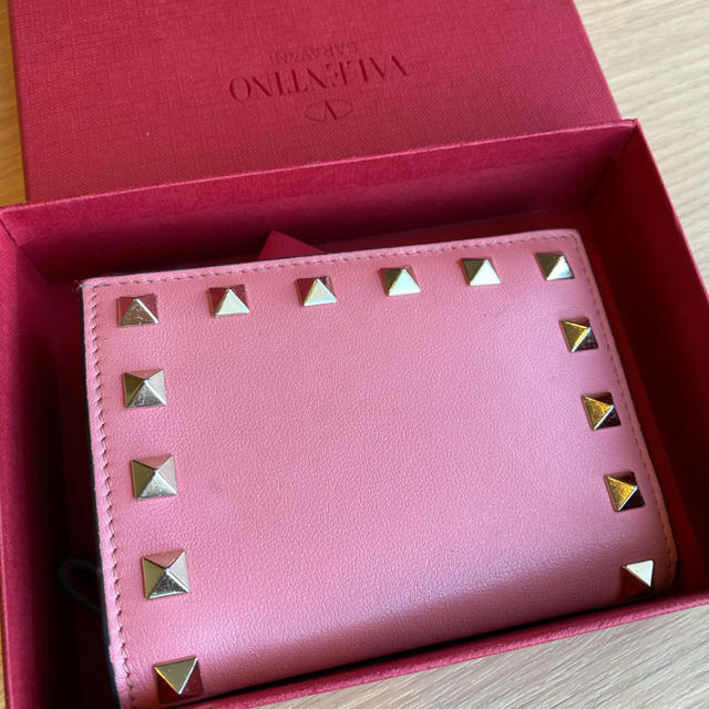 VALENTINO(ヴァレンティノ)のヴァレンティノ☆スタッツ　財布　ピンク レディースのファッション小物(財布)の商品写真