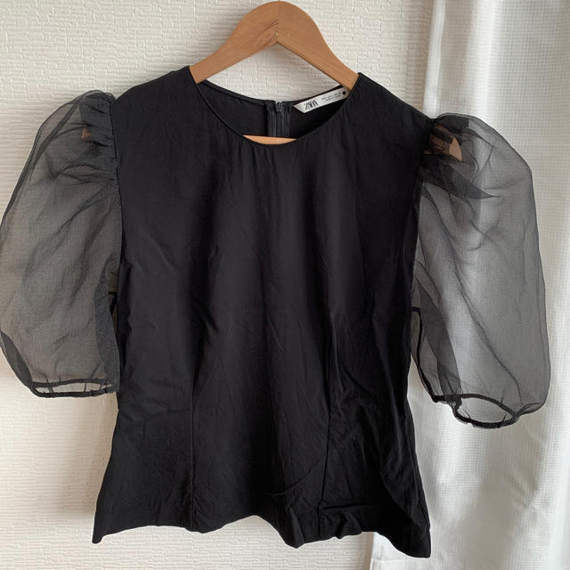 ZARA - ZARA オーガンザスリーブ仕様トップスの通販 by koharu's ZARA - ZARA オーガンザスリーブ仕様トップスの通販 by koharu's