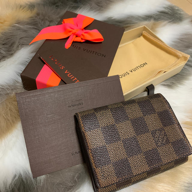 LOUIS VUITTON(ルイヴィトン)のルイヴィトン 名刺入れ 限定パッケージ LV Louis vuitton レディースのファッション小物(名刺入れ/定期入れ)の商品写真